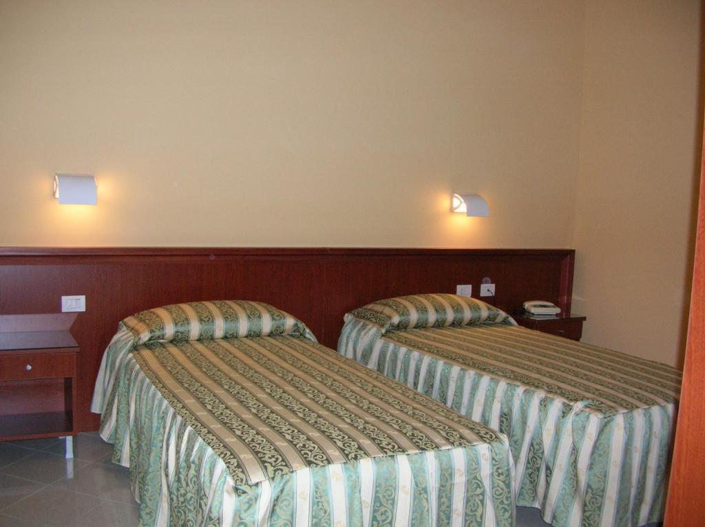 Hotel Industria Брешия Экстерьер фото