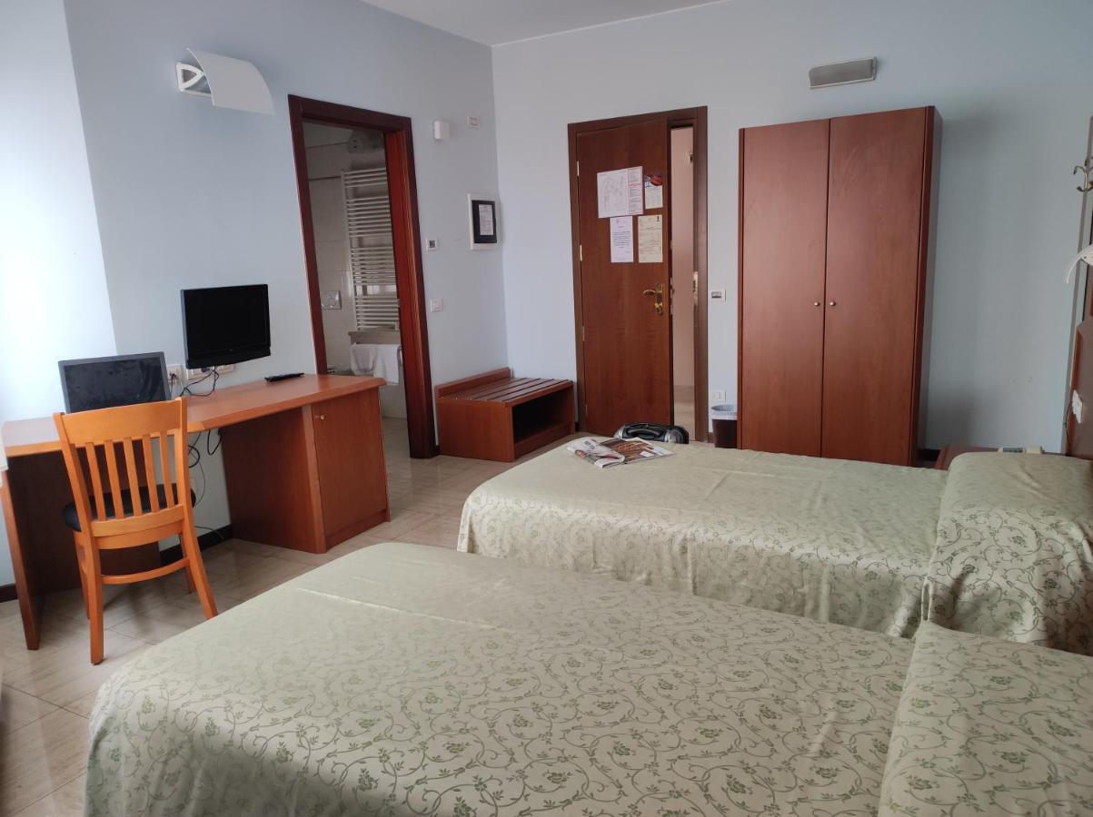 Hotel Industria Брешия Экстерьер фото