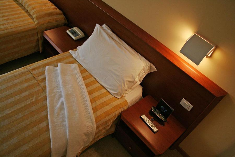 Hotel Industria Брешия Экстерьер фото